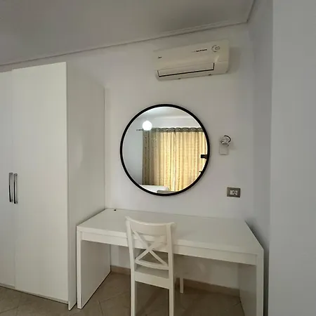 A & M Sea View * ساراندا